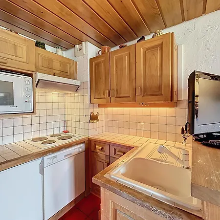 2 Pieces Avec Parking, Au Pied Des Pistes - Fr-1-560-134 Апартаменты *